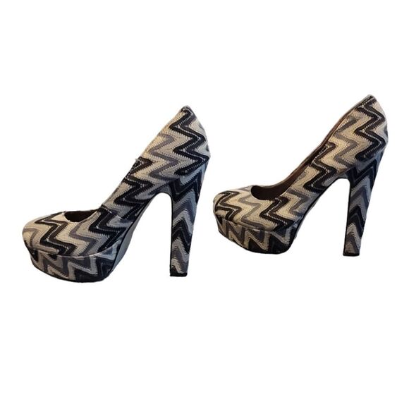 Madden Girl Gray Zig Zag Pattern Heels Size 7.5 - Picture 3 of 5